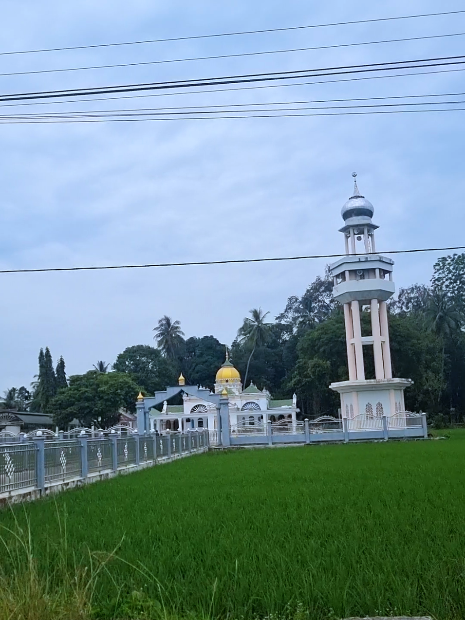 Ada yang tahu sejarah Masjid ini ?? kawan kawan dari  Bireun dan Aceh Utara pasti tahu. Masjid Jin ( Masjid Jamik Kutablang Samalanga) #masjid #wisatareligi #masjidjin #samalanga #bireun  #acehutara 