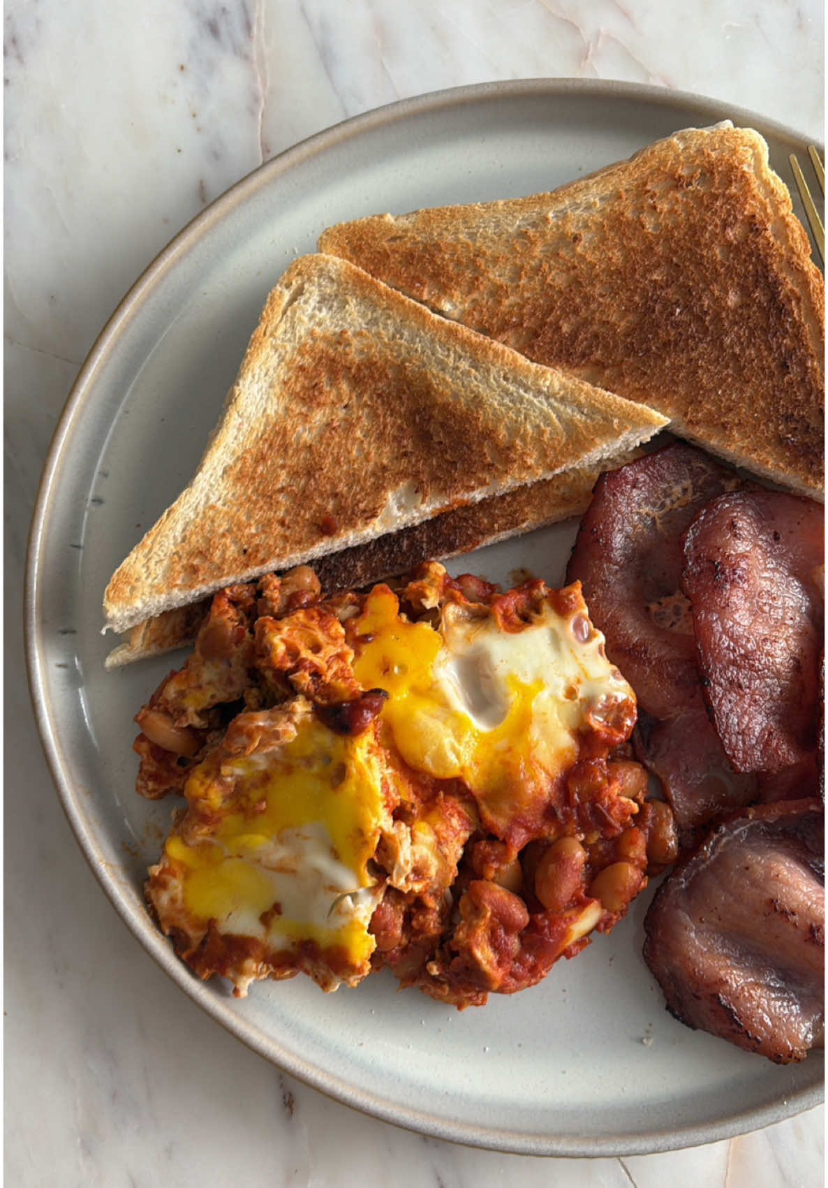 What did you have for breakfast this morning?☺️🍳 #gracemondlana #breakfastideas #shakshuka #thatgirl #apartmentliving #mondaymotivation 