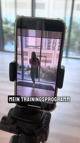 Meine Trainingswoche  Mo. 17.03. - So. 23.03. 📝 ⤵️⤵️⤵️ Montag: Gymfrei ~ Yoga 🧘‍♀️  Dienstag: Beinrückseite + Po  Mittwoch: Rücken, Schulter, Bauch  Donnerstag: Gymfrei ~ Outdoor Yoga 🧘‍♀️  Freitag: Beine gesamt + Po  Samstag: Schultern, Bauch, Waden  Sonntag: Gymfrei ~ Yoga 🧘‍♀️  ___ Meine Alltagsbewegung: 10-12.000 Schritte / Tag über meine Spaziergänge 🐾🌳🌅 Cardio? Aktuell Keines ❌  Wie sieht deine Trainingswoche aus? 😍  Lass mal ein Kommentar dazu da ⤵️ #training #Fitness #bodybuilding #gesundheit #sportprogramm #healthylifestyle 
