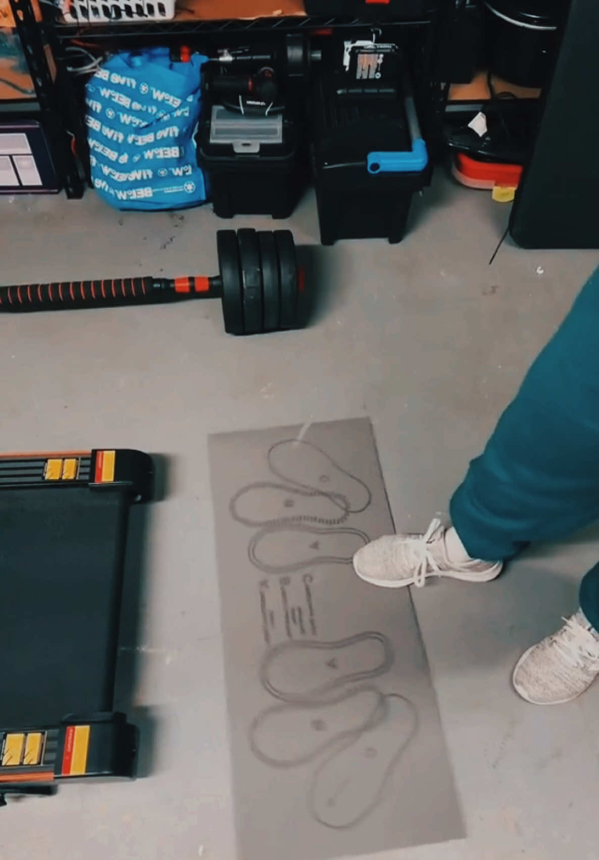 This little pad has helped me with my form and you can definitely feel the difference #sqauts #squatchallenge #fyp #Fitness #marathontraining #mustbuy 