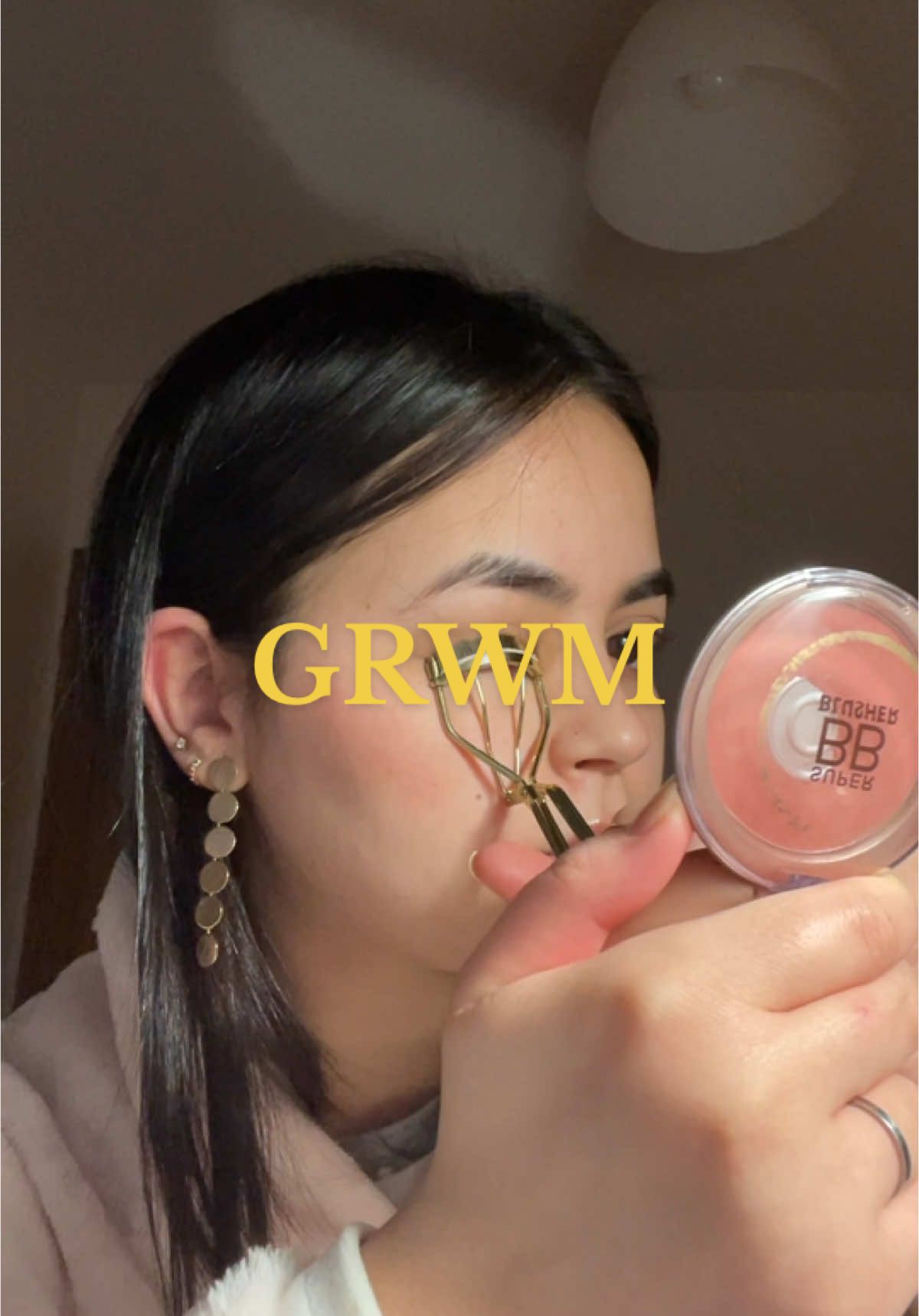 My 1st GRWM lmotawadi3 😂( ou lbnat kola wehda ou zinha makaynsh nfs lwejh )mhm  L creme hydratante ou solaire makandirhomsh hadshi ealaash makayninsh fal video 