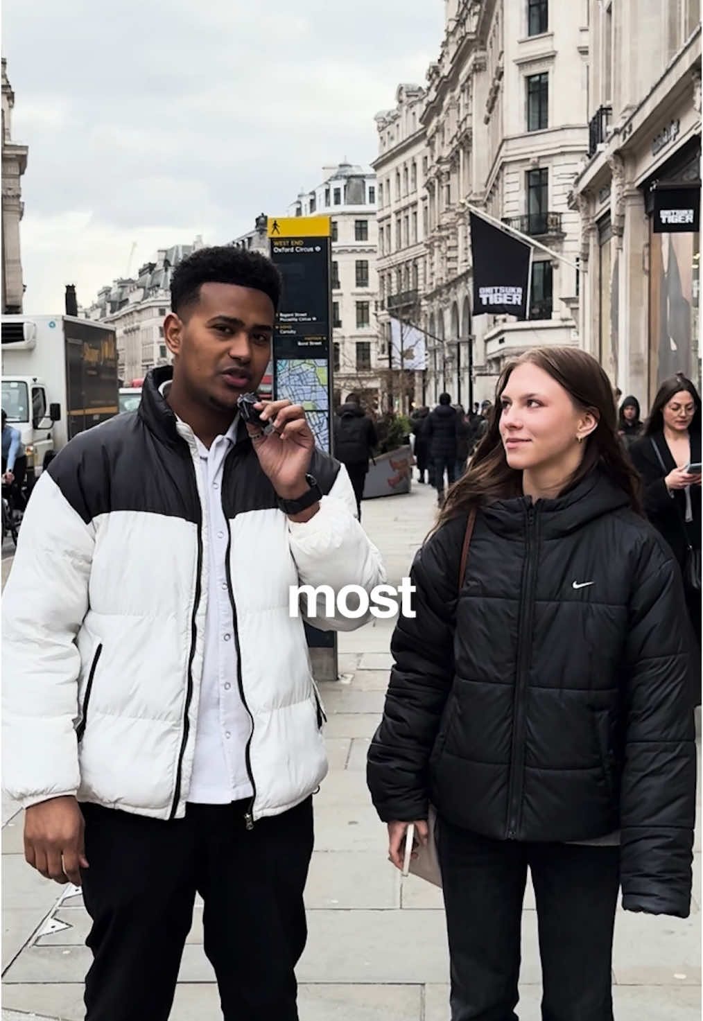 Which three apps do you use the most on your phone? #fy#whitecallingapp #highlights #streetinterview 