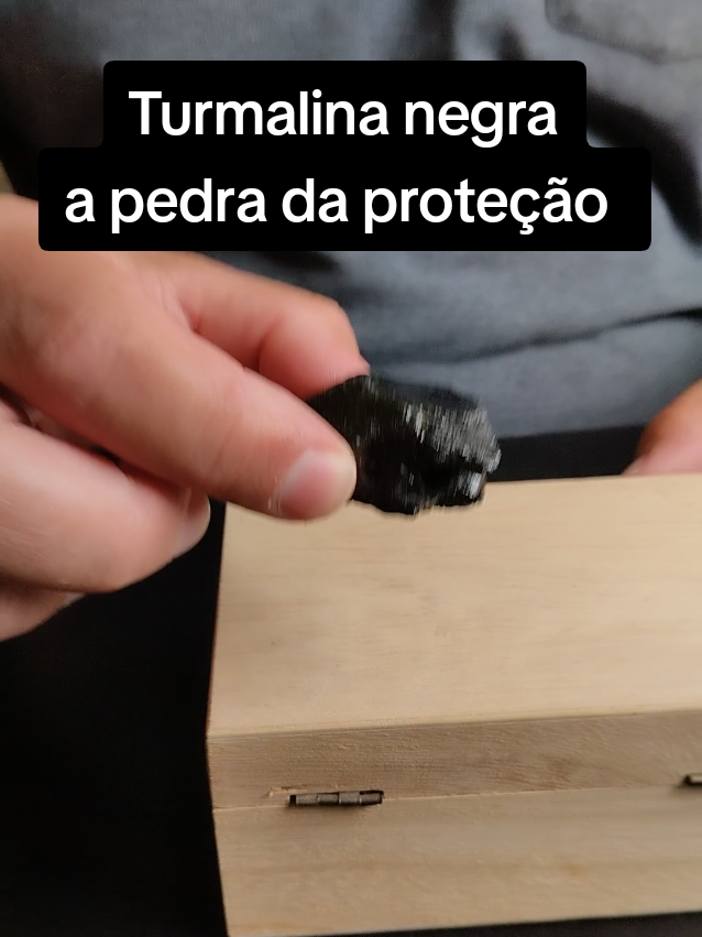 Turmalina negra,pedra da proteção. #turmalina #protecao #pedras #pedrasnaturais #cristaisepedras #ocultismo #mago #despertar #desperte 