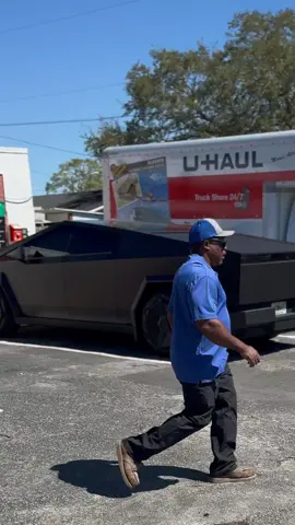Fake Dog Prank On City Worker 🤣🤣🤣 #foryoupage 