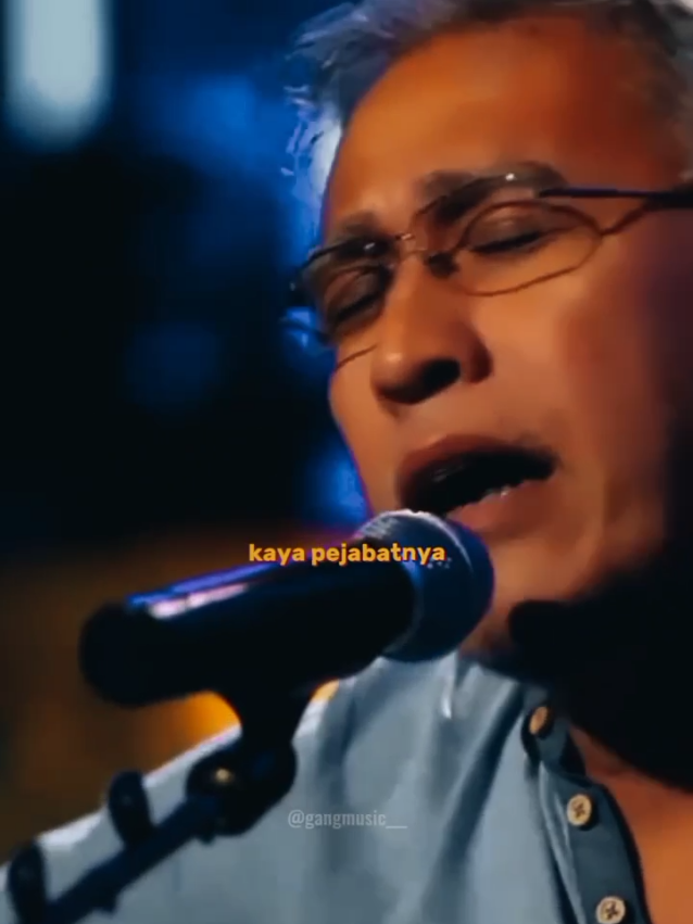 Iwan Fals - Negeri Kaya . . Negeri kaya tapi Rakyat sengsara.. #iwanfals #indonesia #negeri #liriklagu #lirik #lirikvideo #lirikmusik #music #musik #korupsi #korupsi271t #storytime #storymusik #fyp #foryou #foryoupage 