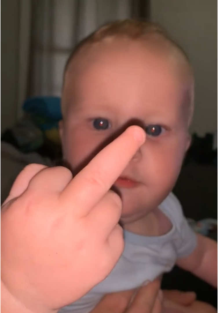 Nobody uses the middle finger stronger then a baby🤔#mom #dad #kid #kidsoftiktok #couple #couplegoals #funny #viral #littlebrother 