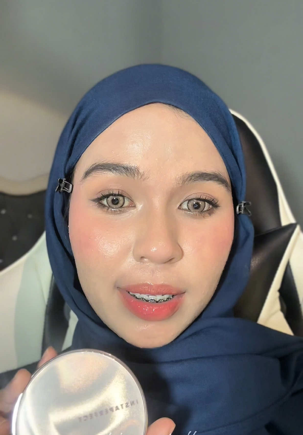 Neutral to warm undertone-light to medium skin bisa samaan kaya aku shade ya N32 true beige 😍 gas deh buat Lebaran #instaperfectcushion #instaperfect #limitededition #spesialedition 