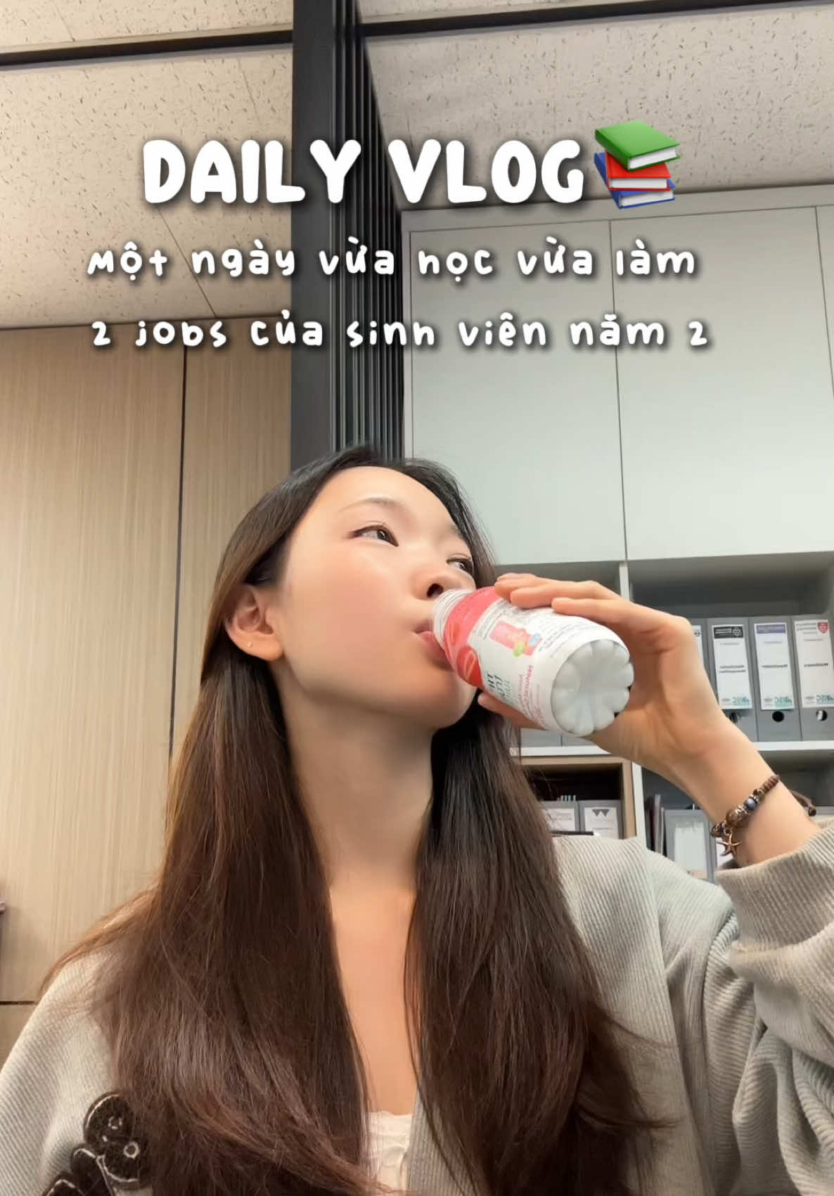 Một ngày vừa học vừa làm 2 jobs của sinh viên năm 2 #vievlog #vieindav #dailyvlog #THtruejuicemilk