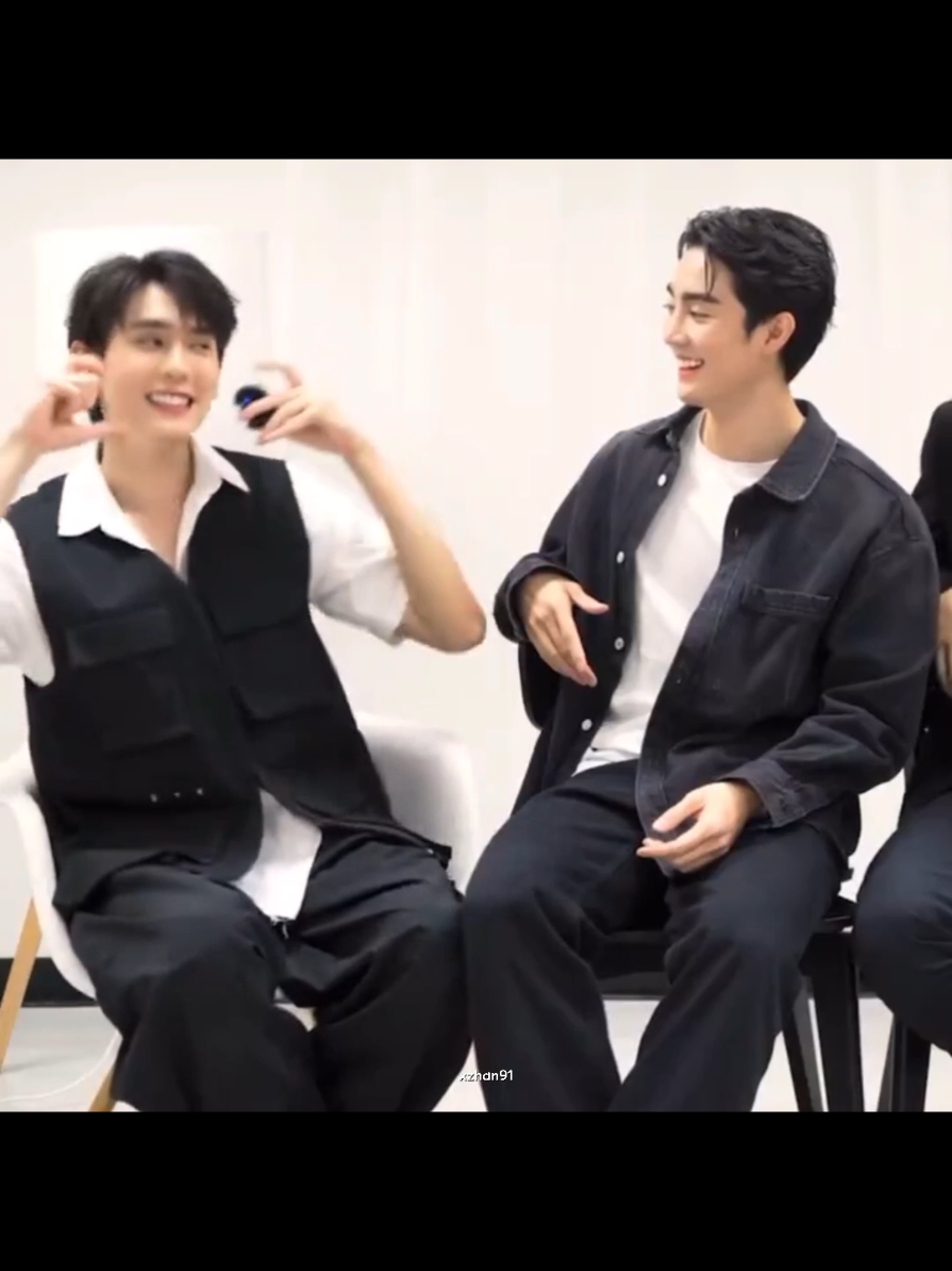 ฟอสบุ๊ค เพื่อนแบบใด? #ฟอสจิรัชพงค์ #บุ๊คกษิดิ์เดช  #ฟอสเจเอส #กษิบุ๊ค #ฟอสบุ๊ค  #fforce_ #kasibook #forcebook 
