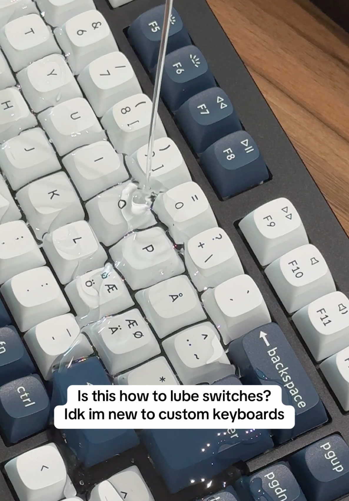 How to lube mechanical keyboard #mechanicalkeyboard #pcgaming #pcgamer #gaming #pcsetup #signalrgb 