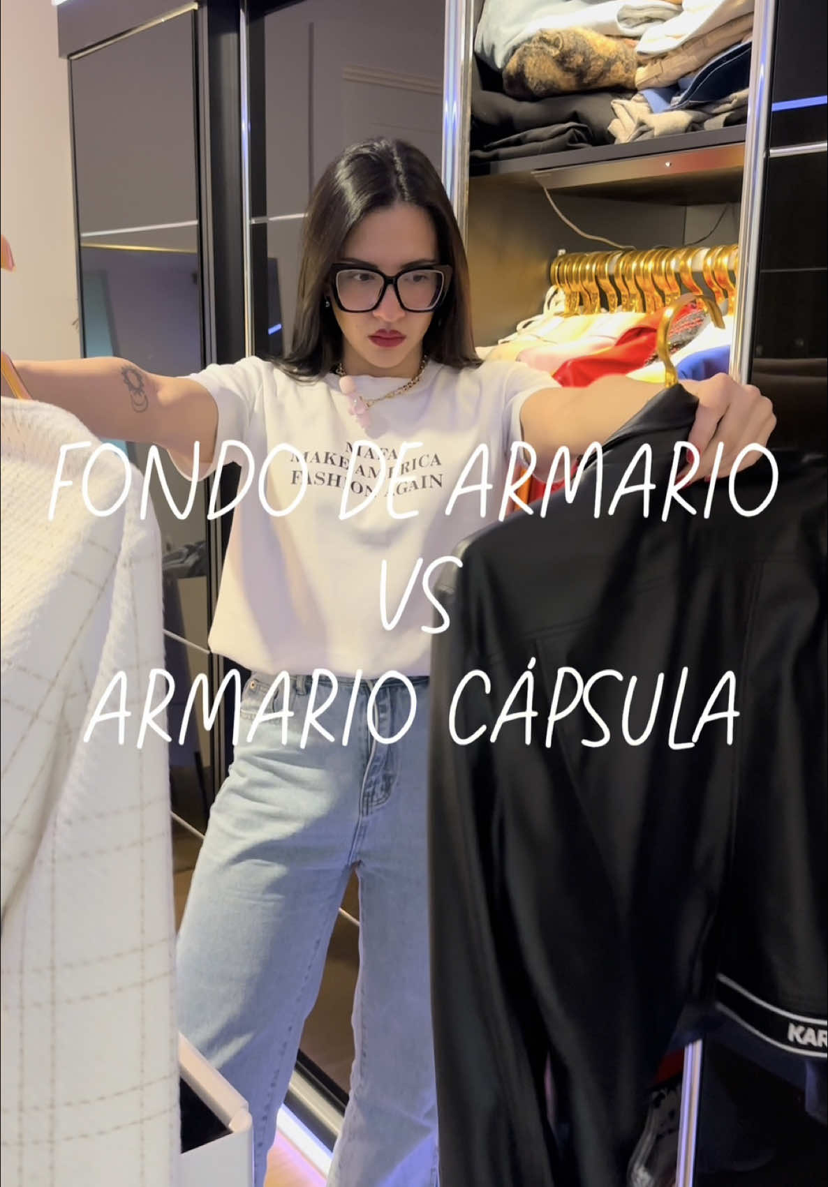 ¿Fondo de armario o Armario cápsula? Aquí te explicamos la diferencia 🙂‍↔️ #fashionmoodbyemily #myfashionjournal #fashiontiktok #fashiontips #fashionstylinginspo #tiktoknews #armariocapsula #fondodearmario #stylingsession 