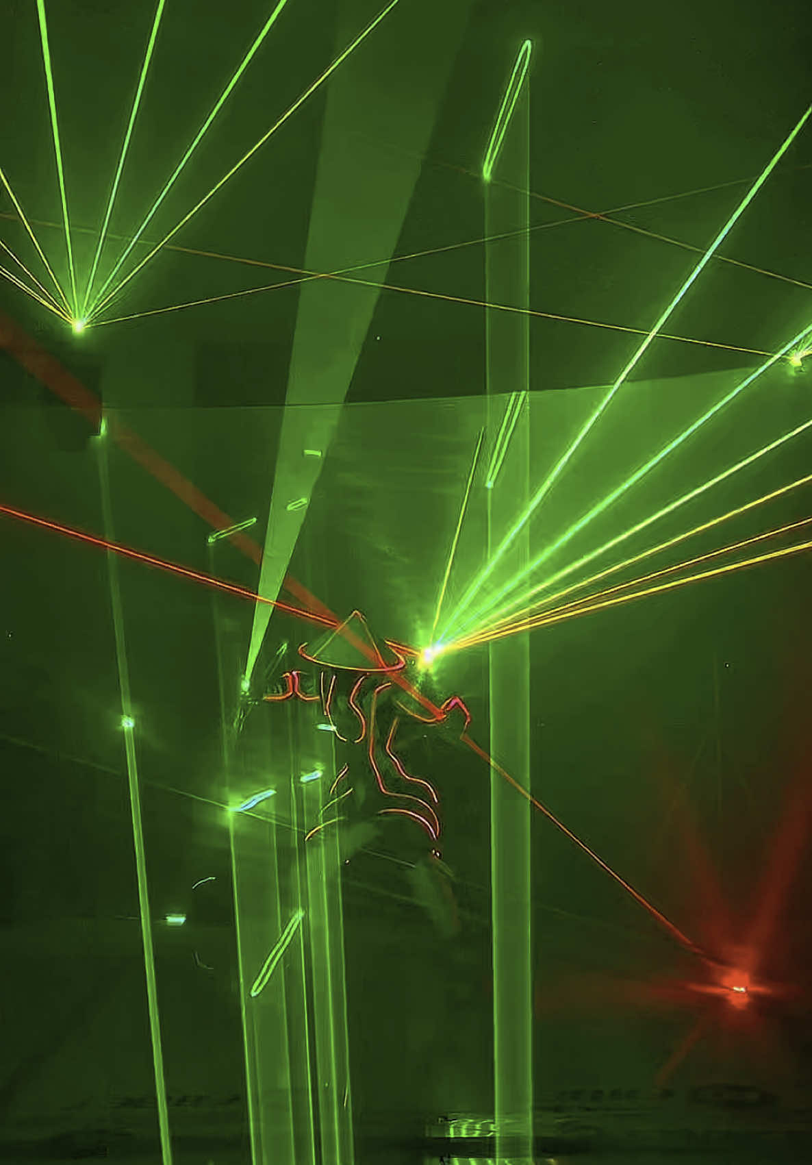 We have upgraded it. Let us know which city you’d like us to bring it to. #laser  #perfromance  #dance  #madeinvn  #laserdance 
