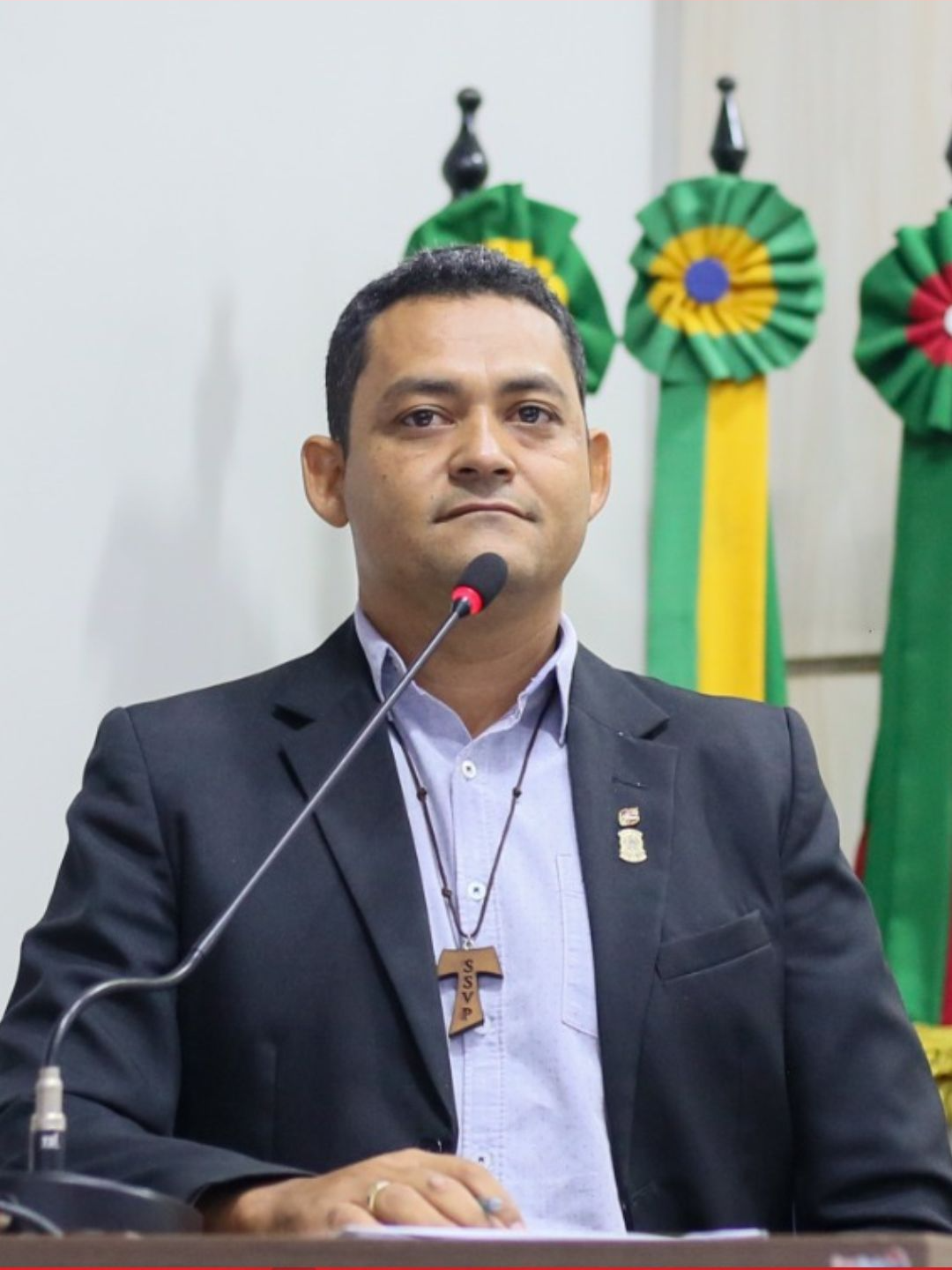 Em mais uma manobra contra concurso público e a favor do empreguismo politiqueiro que empesteia o serviço público municipal, a Educação fez mais uma seleção temporária, contratando uma empresa que - mesmo com mais de 60 ramos de atividade - tem sua sede numa casa sem identificação nenhuma em Juazeiro. Inscrições? Na Secretaria de Educação? Pagamento? Na conta da prefeitura. Aplicadores das provas? Funcionários da Secretaria de Educação. Cadê a empresa contratada? Os 20 mil foi só para colocar a logomarca na prova mal elaborada, cheia de erros, pra fingir algum tipo de seriedade? É preciso acabar com este sistema de injustiças em Várzea Alegre! #mandatopopular✊🏼✊🏾✊🏿#MichaelMartins