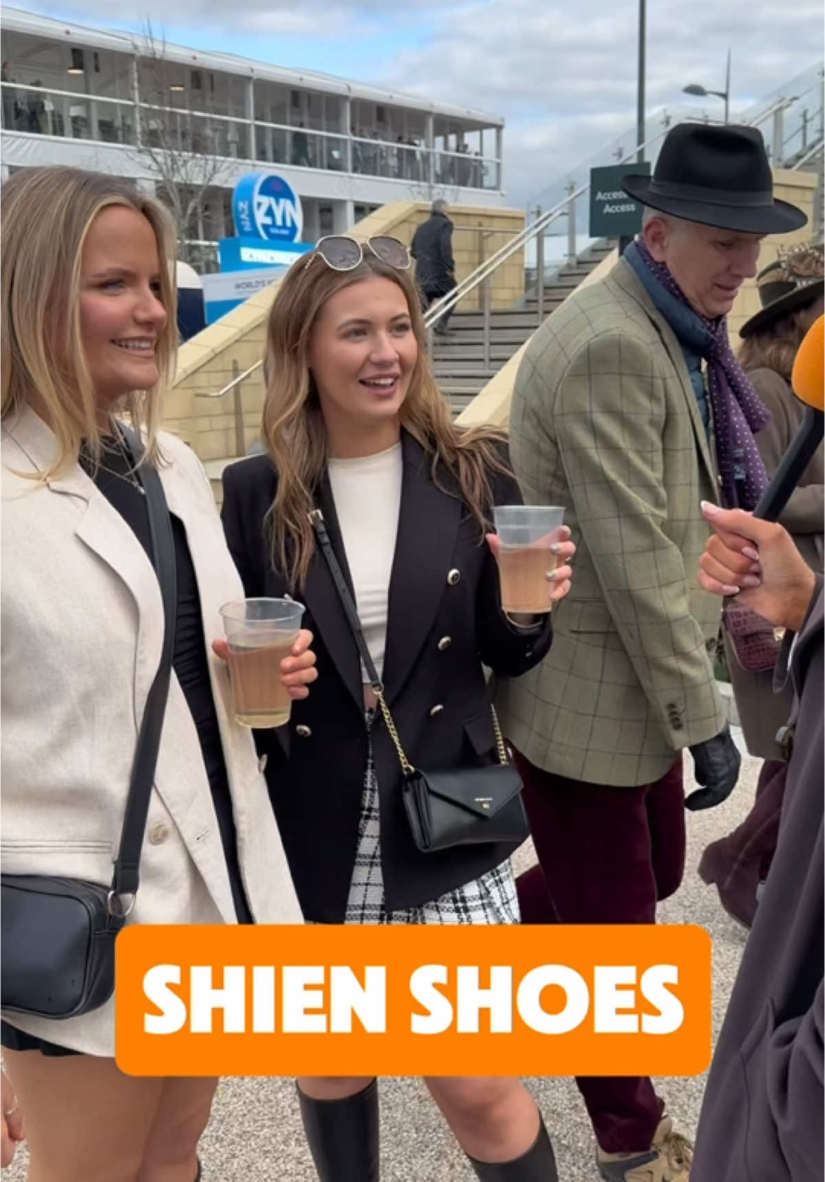 This ladies looked amazing at Cheltenham  #raceday