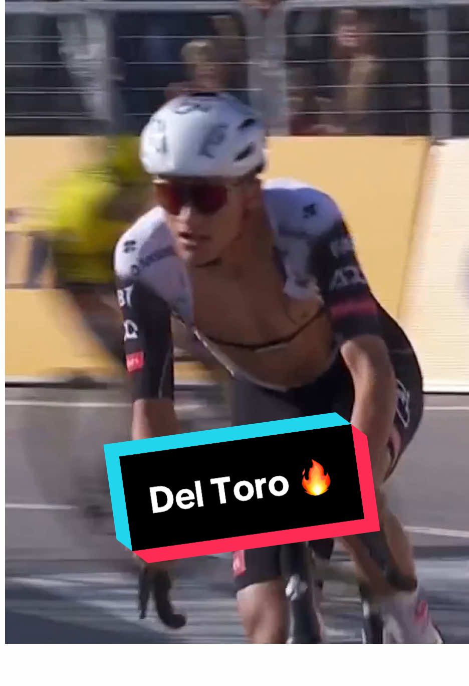 Take a bow, Isaac del Toro! 🔥 A huge win at Milano-Torino for the Mexican and @uae_team_emirates 🇲🇽👏 #cycling #roadcycling