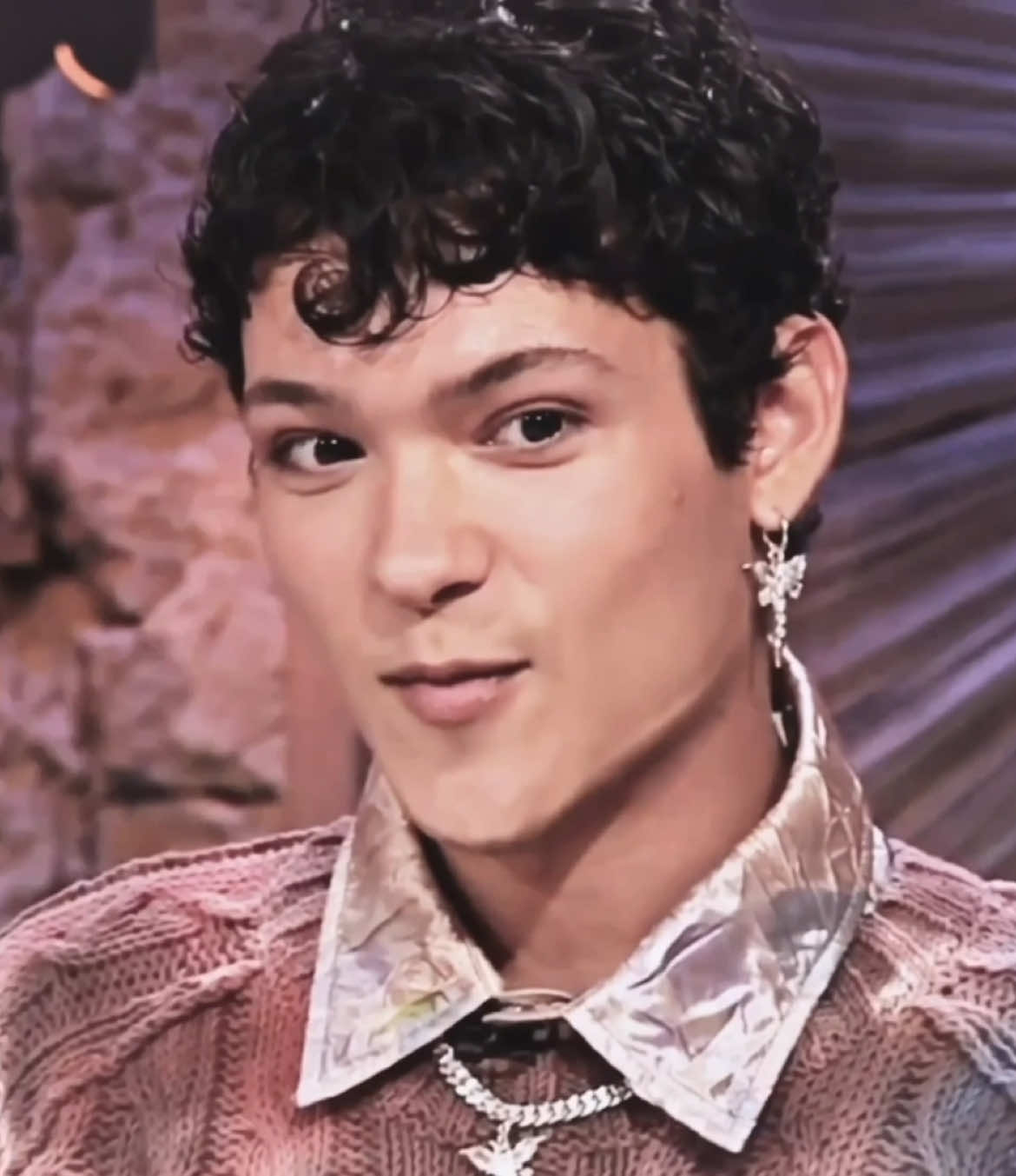@OMAR is the little compass that i keep in my pocket lowk ||  #omarrudberg #omarrudbergedit #youngroyals #youngroyalsedit #foryou #fyp #thenbhd #compass #fördig #viral #theneighborhood 
