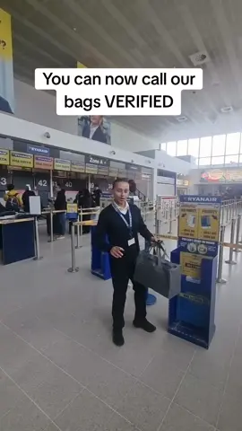 When Ryanair staff recommend THE PERFECT FREE CABIN BAG... you know its a game changer. Even they know the secret, so get yours now and save £60 in baggage fees!!! #ryanair #cabinluggage #freecarryon #noextrafees #suitcasechallenge #packinghacks #travelessentials #flighthacks #easypacking #luggageupgrade #glidethroughsecurity 