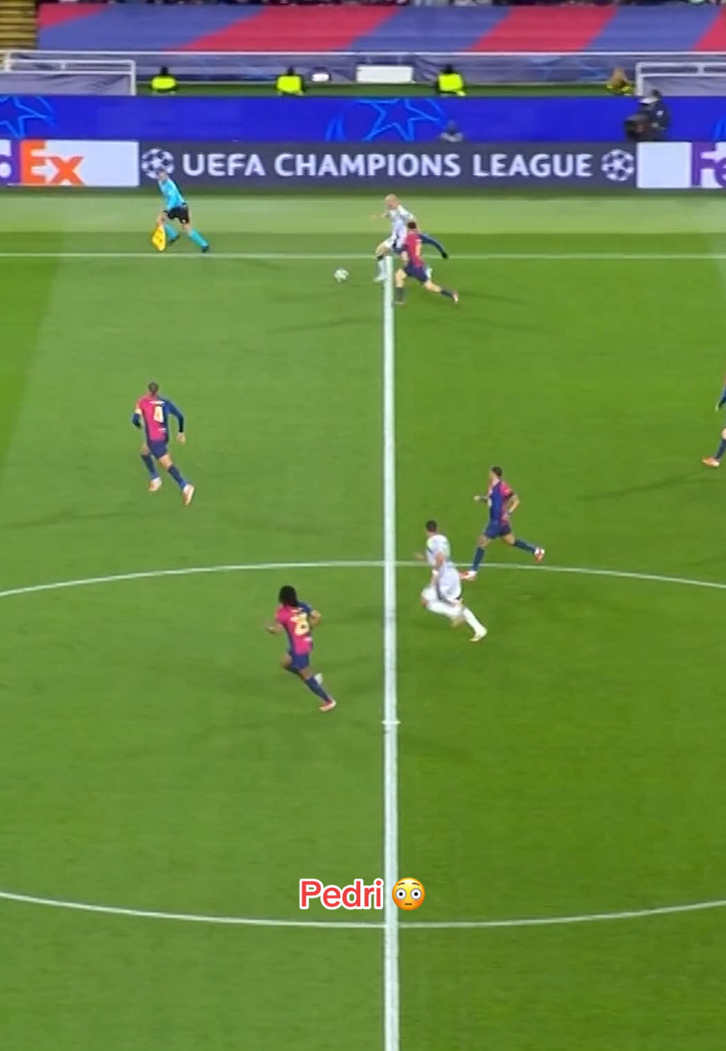 This is how you recover a ball 😤 #fcbarcelona #barçaontiktok #skills @Pedri González 