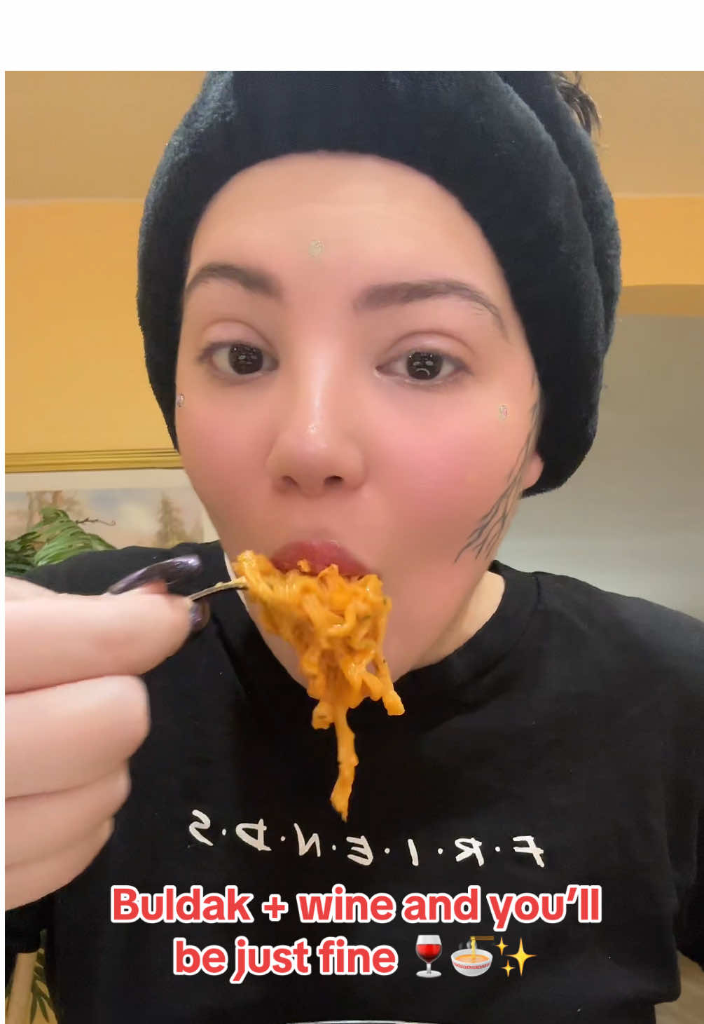 Get some buldak and pour yourself some wine 😄 #buldak #buldakramen #samyangcarbonara #spicynoodles #wine #winetimе #whitewine #riesling #mukbang #eatwithme 