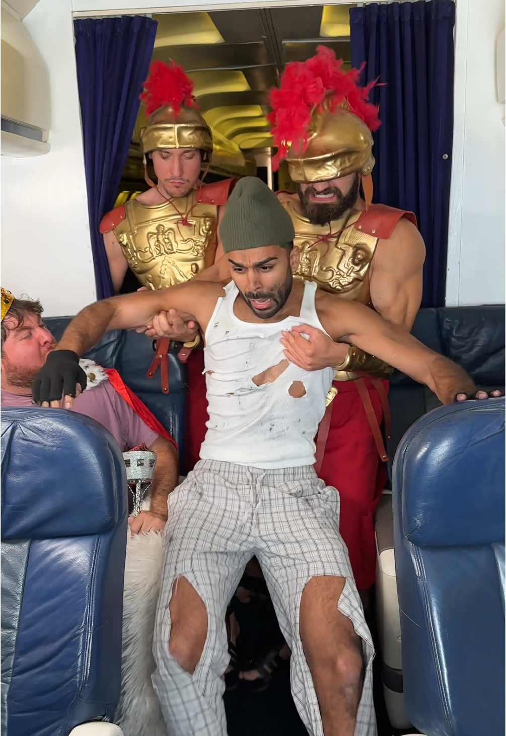 How it feels when u walk through first class ✈️