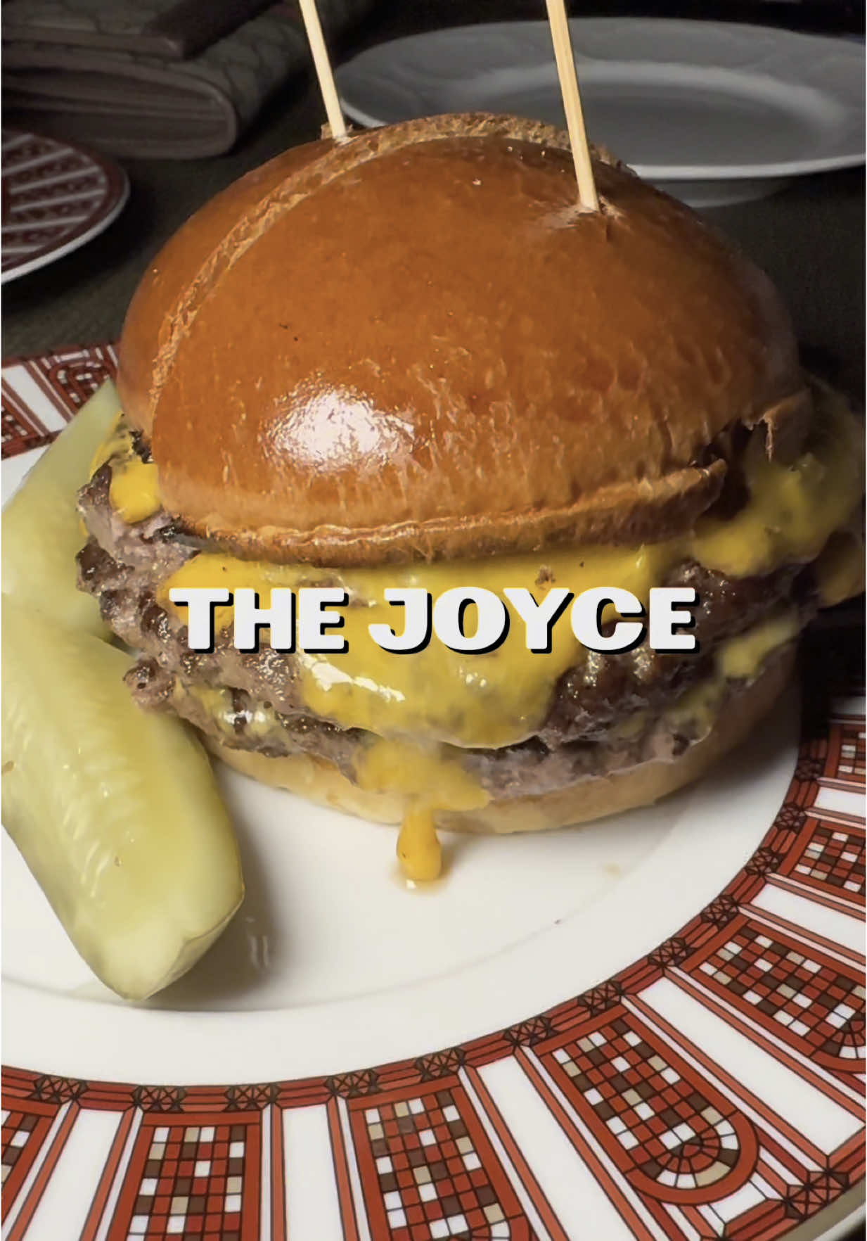A speakeasy steakhouse… the vibes at the #joyce restaurant Miami are insane 🔥🤯 #miamifood #steakhouse #miamirestaurants #miamieats #thefoode 
