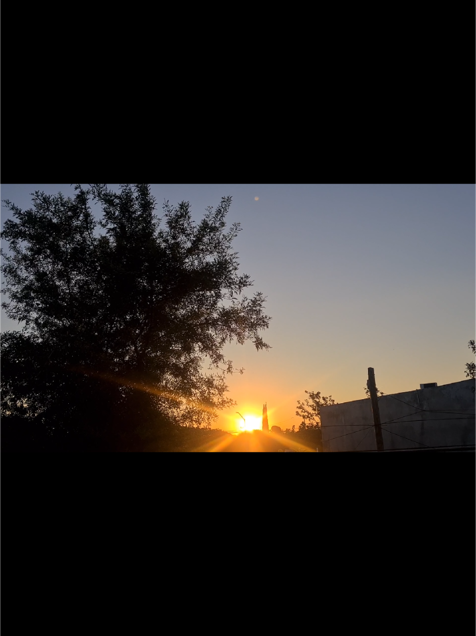 El sol Irradia su calor#paratiii #naturaleza #versículo #biblia #texto #serenidad #fyp #foryoupage❤️❤️ #Eclesiástes43;1_2