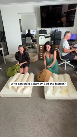 How fast can you put a Barney cover on? ⏰💨   Julia *did* design it… so she might have a slight advantage! 😉  #barneybed #dogbed #dogbedshop   #washabledogbed