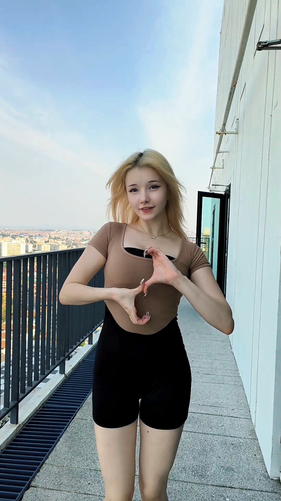down down down #kpop #anime  #tiktoktrending #tiktoknew  #trendy2025   #funnyclips #relatablemoments  #dailyfashion #fashionvibes  #lifetips #smartlife  #vloglife #myday  #nextgen #futurevision  #ecolifestyle #techfuture  #innovation #greenfuture 