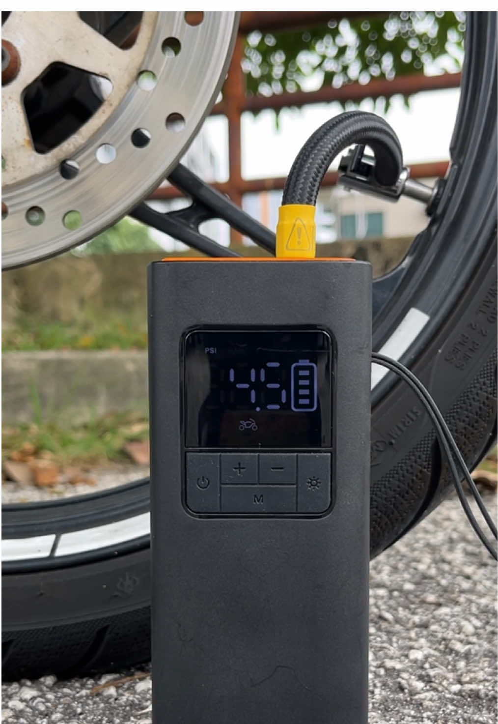 Haa yang nanti balik kampung naik motor tu make sure ada satu tau Wireless Air Pump Baseus untuk emergency 🆘 #TikTokShopBazarRaya #BaseusMalaysia 