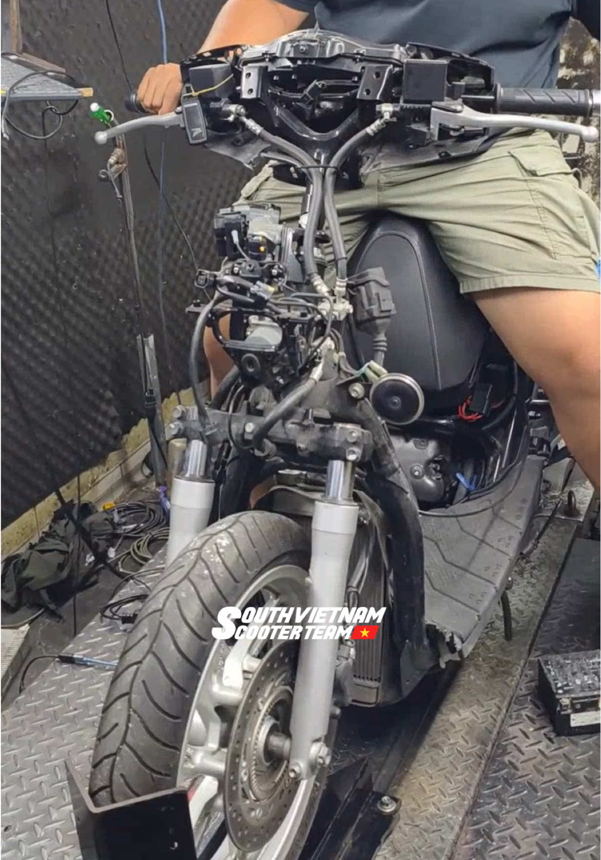 Xe Việt nhưng được nâng cấp công suất tại Thái Lan , đón chờ ngày em nó về VN #southvietnamscooterteam #sh350i #sh350racing #sh350turbo 