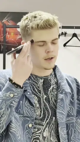 Quand Charles n'arrive pas sur une note, Ulysse est toujours là pour le rassurer. ❤️  🎥 Dernier vlog d'Ulysse sur Tik Tok  👤@charlesdoreoff @Ulysse ❤️ #CharlesDore #Ulysse #StarAcTour #StarAcTour2025 #StarAcademy #StarAc #Vlog #geneve #prt #repost #fyp #foryou 