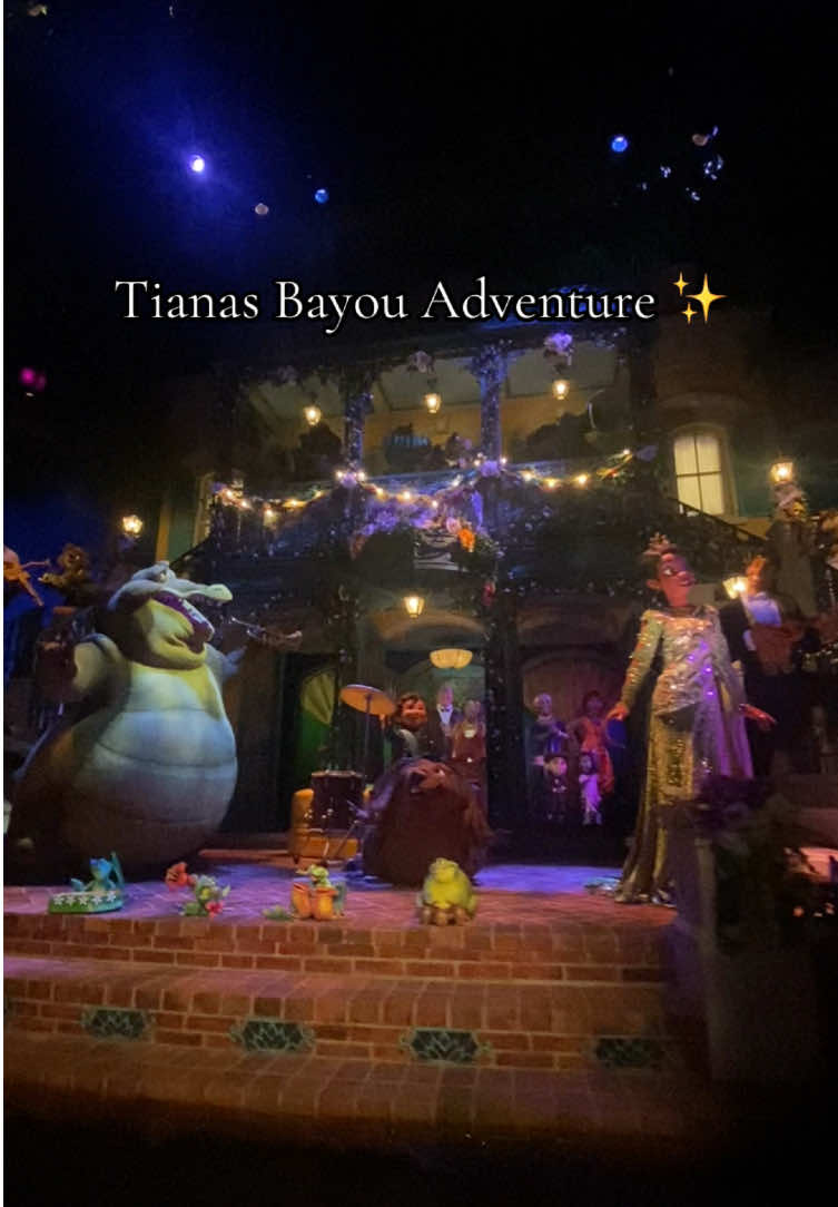 Who else loves Tianas? ✨#disney #disneyworld #disneyadult #florida #fyp #orlando #foryou #princessandthefrog #tianasbayouadventure 
