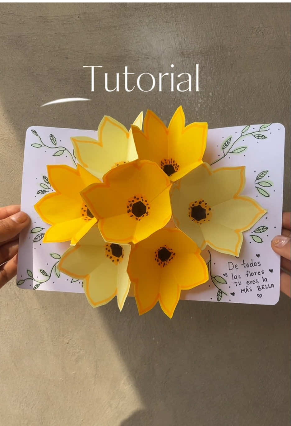 Carta pop up con flores 💐 #floresamarillas #cartadeamor #giftideas #giftcard #papercraft #creatorsearchinsights #DIY #handmadegifts #novia #novio #manualidades 