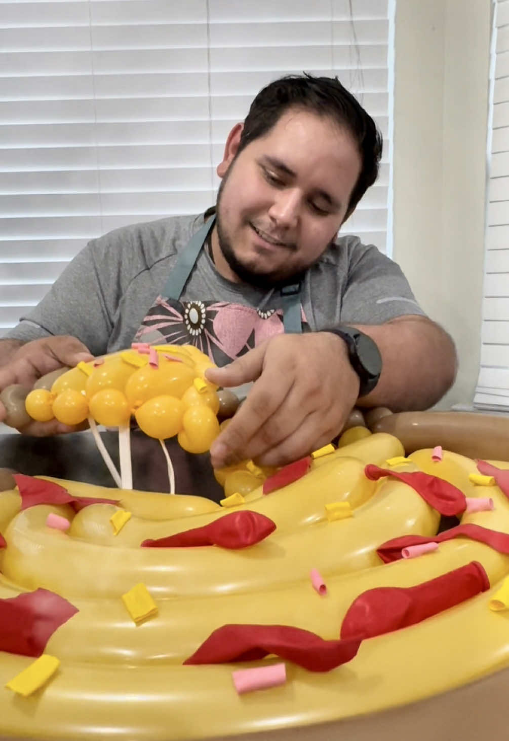 Replying to @janasia_6 What do you all think? Does pineapple  belong on pizza? 🍍🍕🐷 #pizza #balloonartist #balloonart p