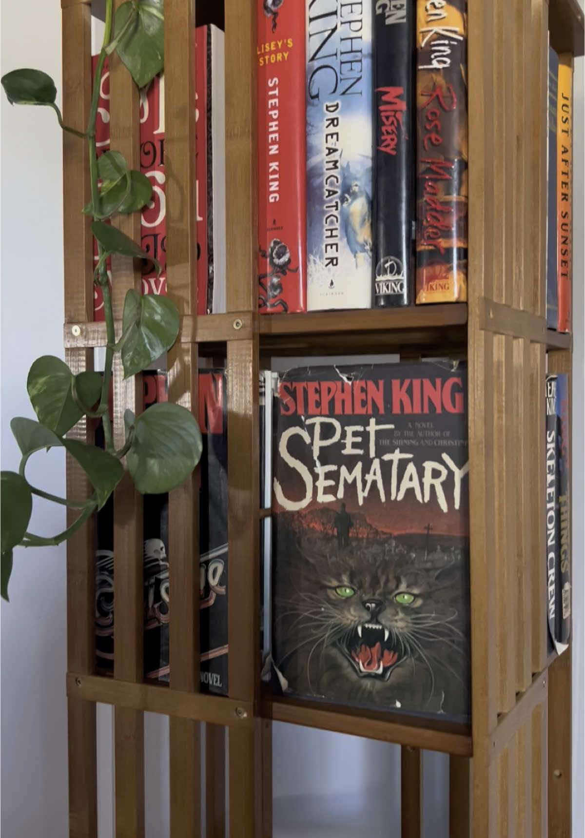 It holds SO many books 🤩 @YOWOS-US #bookshelf #yowosbookshelf #rotatingbookshelf #reading #BookTok #books #booktokfyp #booktokers #booktokgirlies #tiktokshopspring #booklovers 