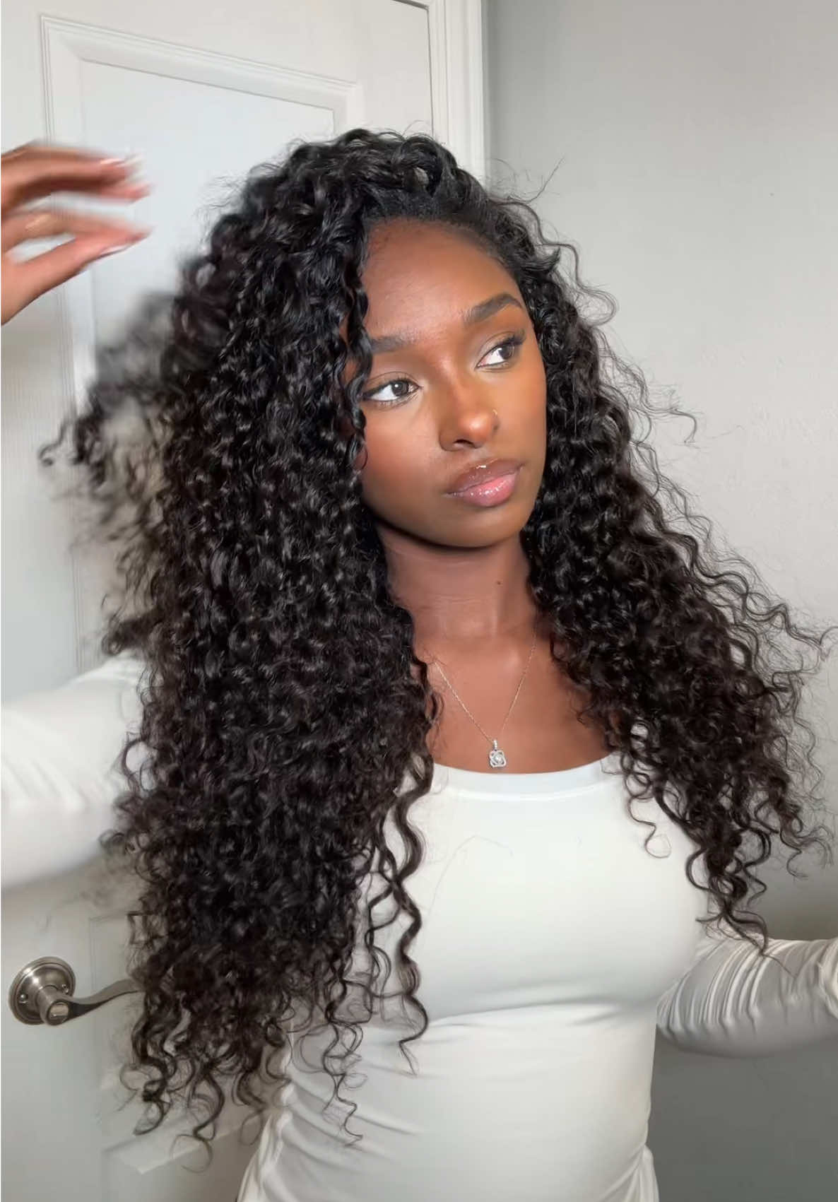 Half wigs are so me omg they just make sense!!!  @ISEEHAIR #iseehairhalfwig #halfwig 