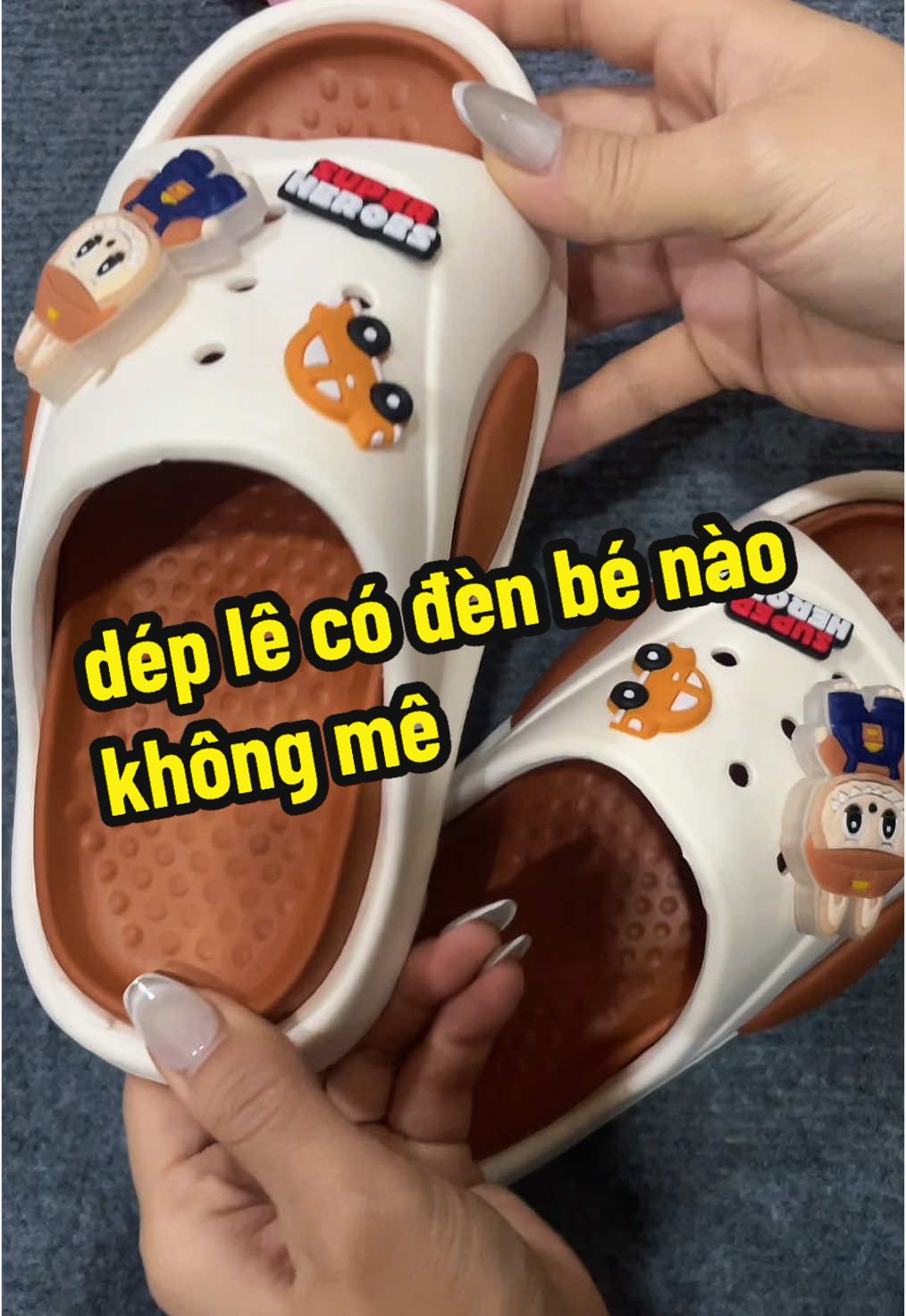 dép lê labubu có đèn thì bé nào không thích #mebekin #deple #deplechobe #giaydepchobe #deplelabubu 
