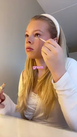 #grwm #grwmroutine #scandinavia #scandinavian #sweden #makeup #beauty #skincare #scandigirl #foryoupage❤️❤️ #fördig #fürdich #pourtoi #parati #dewyskin #dewymakeup 