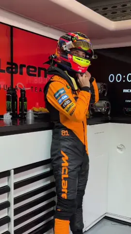 Lid on and ready to go 👊 #McLaren #F1 @Oscar Piastri 