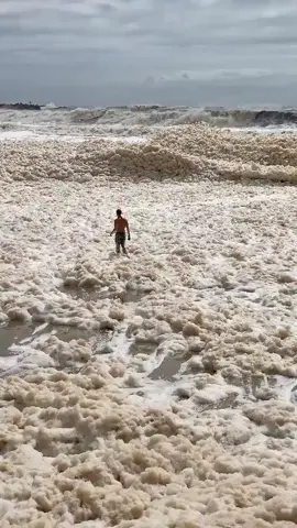 #natural #strange #sea #waves #foam #canada 