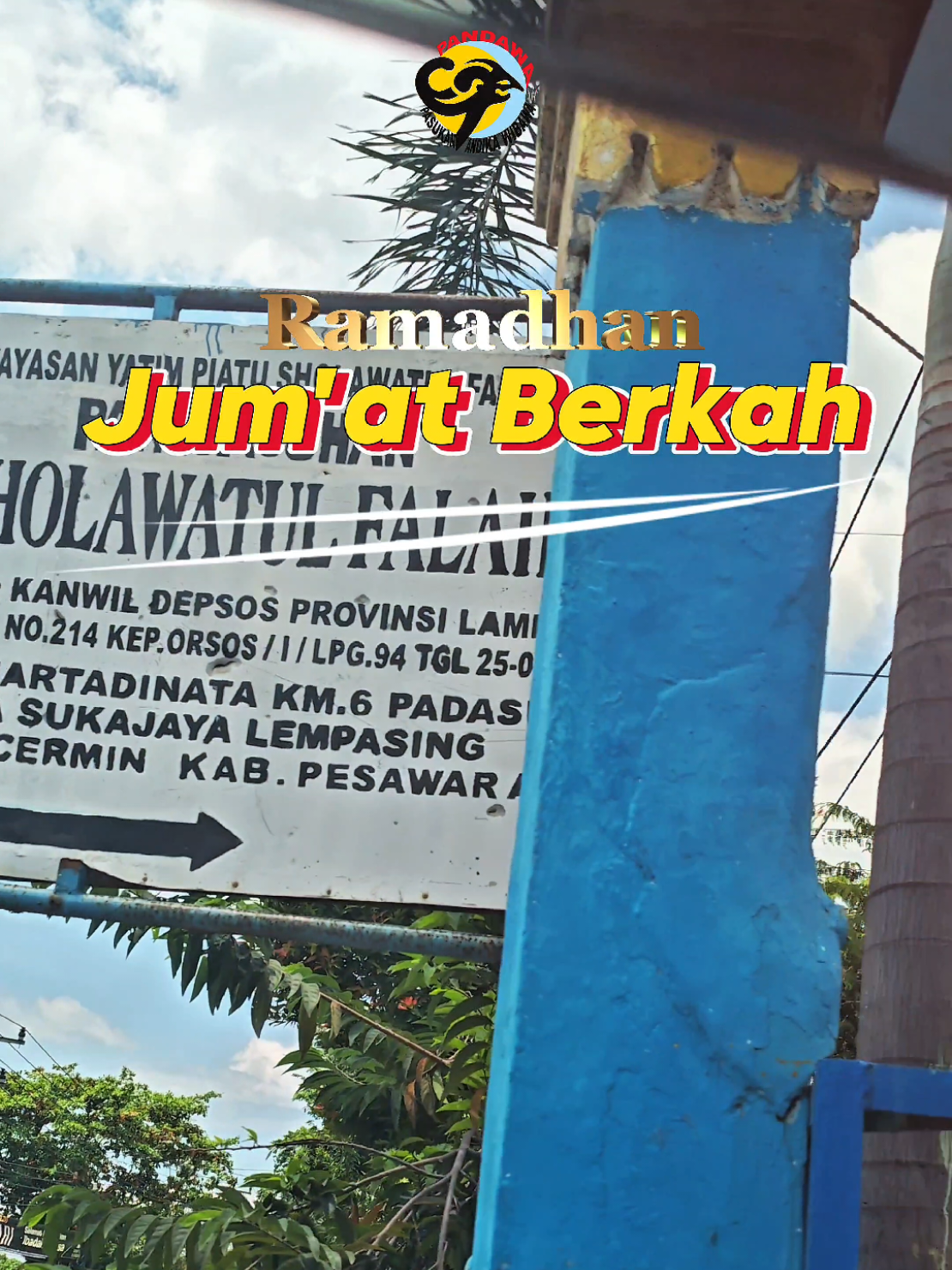 Ramadhan Mubarak ✨💫😇 Hari ini adalah hari yang penuh makna dan kebahagiaan. Berkesempatan mengunjungi adik-adik di Yayasan Panti Asuhan Sholawatul Falah, berbagi sedikit kebahagiaan. Setiap senyuman yang mereka berikan adalah hadiah terbesar yang kami terima hari ini. Di balik kehidupan mereka yang mungkin penuh tantangan, kami melihat semangat yang luar biasa, harapan yang besar, dan impian yang tinggi. Mereka mengajarkan kami bahwa kebahagiaan sejati bukan hanya tentang memiliki, tetapi juga tentang memberi dan berbagi. Semoga kunjungan kecil ini bisa menjadi pengingat bagi kita semua bahwa di luar sana masih banyak yang membutuhkan uluran tangan dan kasih sayang. Mari kita bersama-sama terus menebarkan kebaikan, sekecil apa pun itu, karena setiap kebaikan yang kita lakukan akan selalu memiliki arti. #andikawibawasr #gerindralampung #gerindra #dprdprovinsilampung #pandawa08 #mirzajihan2025 #berbagiituindah 