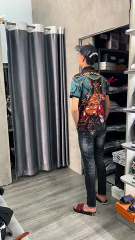 Ba ae đôn chề nét luônnn #lehungoder #lehungboutique 