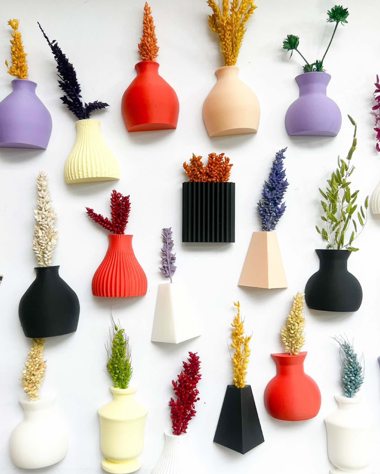 Mini Vase Magnets – Add a Touch of Green to Your Space 🌱💐 These adorable mini vases are perfect for plant lovers and anyone who wants to add some personality to their fridge or metal surfaces! 🏺 They hold plants, notes, photos, or artwork, bringing a fun, quirky vibe to any space. 🪻  #mind2matter #m2m #3dprinting #asmr #vase #magnetic #driedflowers #driedleaves #plantita #plantito #giftideas 