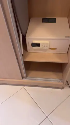 Achei um cofre no hotel #humortiktok 