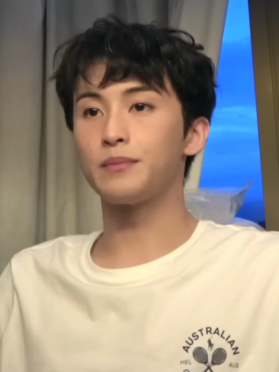 #marklee 🤏🏻