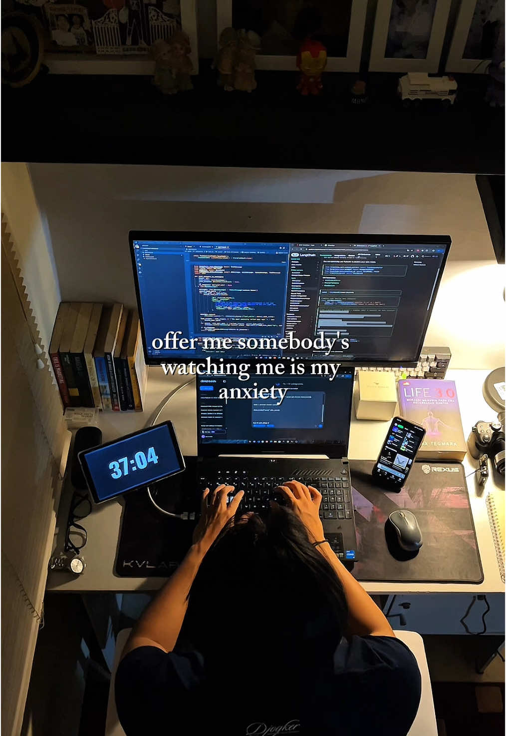 Cari sesuatu yang bergairah sampai rela berjam jam ngelakukan tapi tidak capek dan mengeluh.  Karena saya tidak mau menjalani hidup tanpa gairah dan mengeluh disetiap langkah yang saya jalani. #softwareengineer #softwaredeveloper #tetapbersyukur 