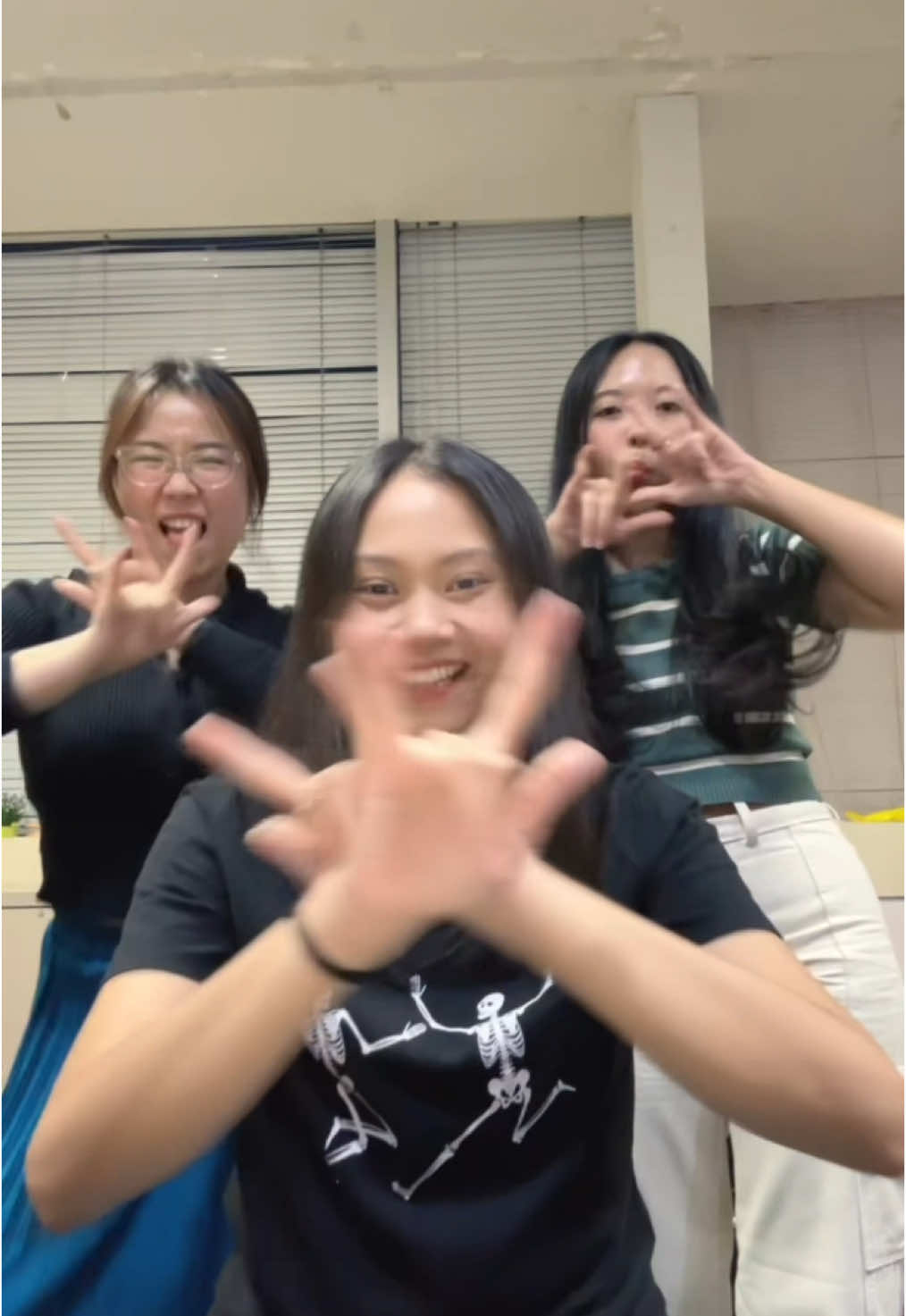 🤟🏼🤪🤟🏼