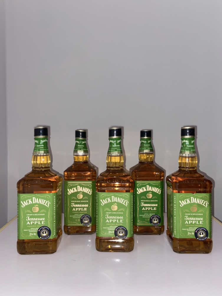 Jack Daniels Apple 🍏🥃 . . . . . . #distribuidora #adegadebebidas #visual #jackdanielsapple #f #funny 