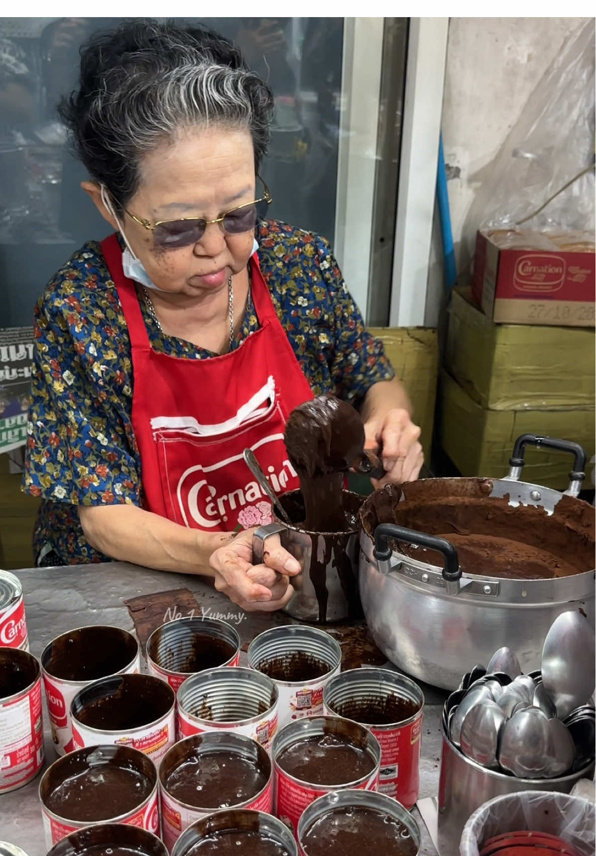 Must try Delicious! Grandma’s ultra-dark Iced Cocoa in Bangkok. #streetfood #Foodie #yummy #asmr #fyp #fypシ #thailand #bangkok  📍พิกัด : โกโก้อาม่า เจ้าดังปากน้ำ สมุทรปราการ