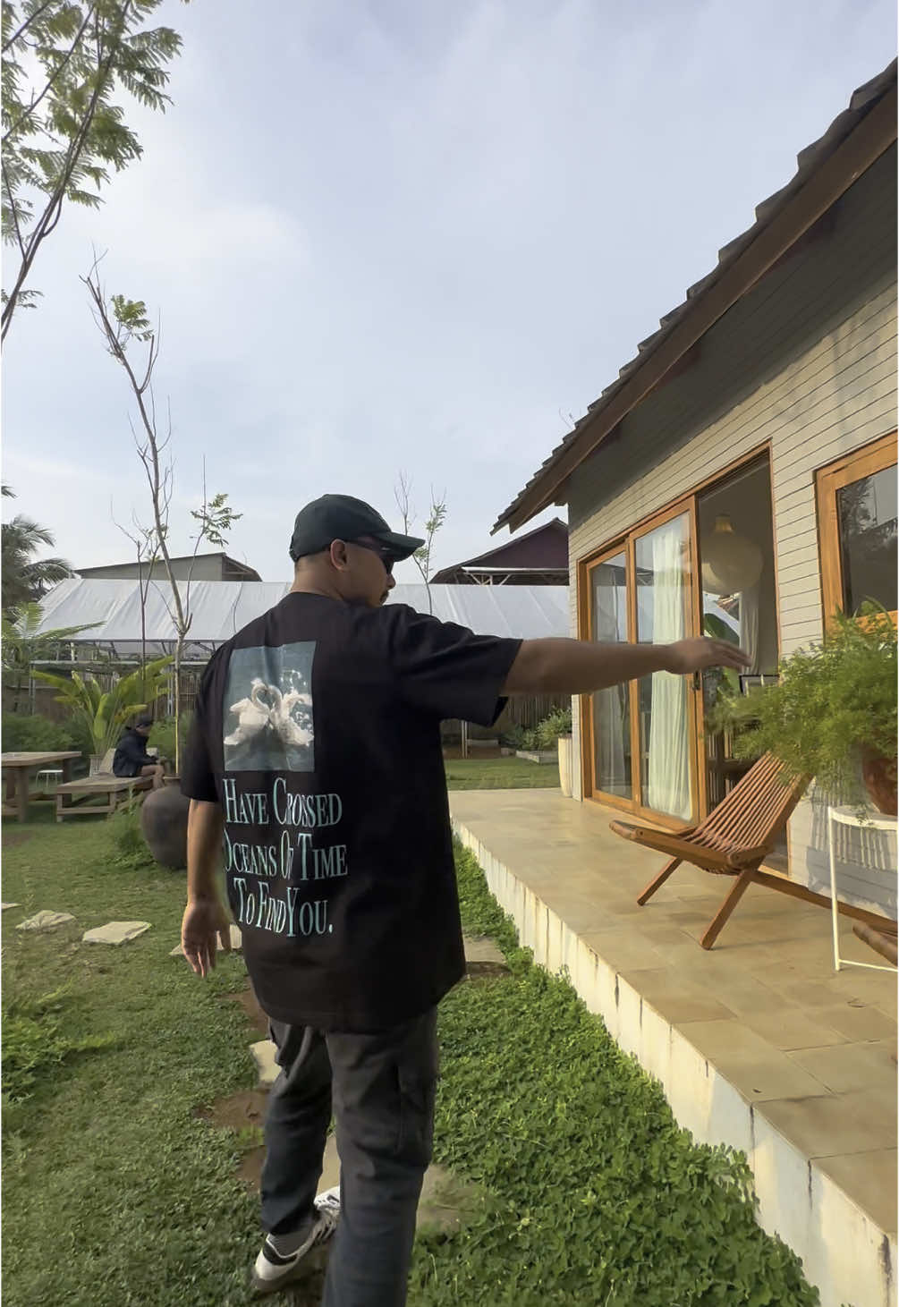 Kenalan sama team Rumah Tepi & liat liat lagi daleman Rumah tepi 🖐🏼 Reservasi bisa ke wa admin +62 821 16911920 #villapangandaran #hotelpangandaran #airbnb #fyp #fypage #pangandaran 